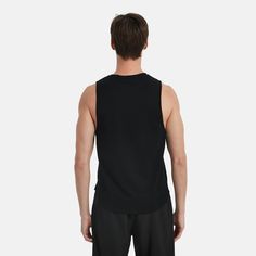 Enhance your yoga and workout experience with the Eco-TECH Tank Top. Featuring an ultra-soft and comfortable fabric, it offers the ideal combination of performance and comfort.