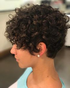 Pixie Beauty, Pixie Highlights, Pixie Color, Pixie Ears, Curly Hair Trends, Short Haircuts With Bangs