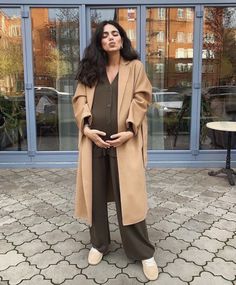 Pregnant Woman Street Style, Matanity Outfit, Cool Pregnant Outfits, Classy Maternity Outfits, Pregnacy Fashion, Fall Maternity Outfits, Cute Maternity Dresses, Maternity Street Style