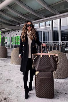 fashion blogger mia mia mine with louis vuitton pegase 55 luggage. click through for more stylish travel outfits in the winter. #travelblogger #womensfashion #louisvuitton #winterootd Neverfull Mm Outfit, Neverfull Outfit, Neverfull Louis Vuitton, Louis Vuitton Gm