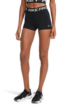 Nike Pro Outfit, Nike Spandex Shorts, Trajes Kylie Jenner, Nike Spandex, Nike Pro Women, Nike Pro Shorts, Black Jeans Outfit, Shorts Nike, Spandex Shorts