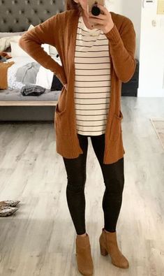 Fall Outfit Ideas Business Casual, Casual Secretary Outfits, Thanksgiving Outfits Women Leggings, Work Appropriate Legging Outfits, Easy Fall Outfits For Work, Target Mom Outfits, Brown Cardigan Sweater Outfit, Easy Fall Work Outfits, Fall Portugal Outfits