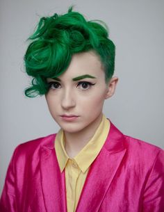 Green Grunge Hairstyles Short, Emerald Green Hair, Green Hair Dye, Hair Dyed, Hair 101, Hair Pixie, Super Hair, Short Hair Color, Hair Color Blue