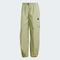 Adidas Cargo Pants, Cargo Tracksuit, Adidas Cargo, Lock Logo, Green Adidas, Windy Weather, Airport Fashion, Outdoor Style, Tracksuit Bottoms