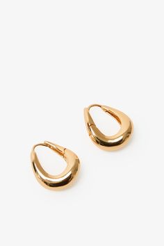 Find poetry in the everyday with our Sisley Hoops. Elegant and ever-so-chunky, these oval ornaments are crafted from sterling silver with either 18k gold or white gold plating to complement any look. Featuring a post back closure and polished finish. Each pair includes a Marcella-branded vegan leather travel case for safe storage and easy travel. | Available in one size. Approximately .5” (1.5 cm) in height, and .3" (.8 cm) in width. In silver, white gold plated sterling silver. In gold, 18KT ye Everyday Teardrop Jewelry With Shiny Finish, Everyday Oval Jewelry With Shiny Finish, Oval Jewelry With Shiny Finish For Everyday, Classic Everyday Jewelry With Rounded Edges, Trendy Oval Jewelry For Everyday, Trendy Oval Jewelry For Formal Occasions, Elegant Everyday Jewelry, Safe Storage, Easy Travel