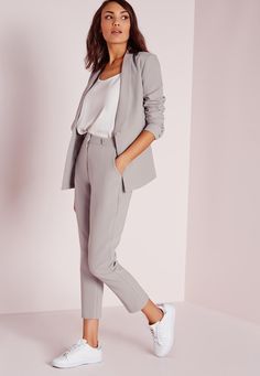 Missguided - Pantalon de tailleur gris à boutons Business Style Women, Áo Blu, Dress Code Casual, Work Outfit Office, Outfit Essentials, Skirt Diy, Summer Work Outfits, Business Outfit, Casual Work Outfits