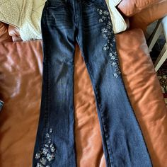 Driftwood Kelly Faded Black Wash Embroidered Jeans, New, Never Worn, Size 25 X 32. These Jeans Are Stunning! 2000s Embroidered Jeans, Embroidered Jeans Ideas, Embroiderd Jeans, Embroidered Jeans Diy, Y2k Pieces, Jean Embroidery, Y2k Bottoms, Graphic Jeans, Silly Clothes