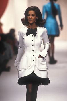 1990s Fashion, 90s Fashion Outfits, Chanel Fashion, Couture Fashion