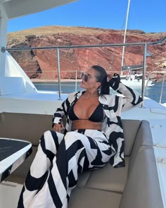 Pool Summer Outfits, Elegant Summer Holiday Outfits, Yaught Party Outfit, Outfit For Boat Cruise, Pool Styles Outfit, By The Pool Outfits, Yacht Day Outfit, Pool Looks Women, Summer Pool Outfit