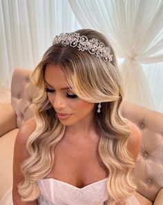 female model wearing bridal headband with silver crystalized swirls and pearl accents Messy Bridal Bun, Hairstyles For Black Brides, Hairstyle Updo, Bridal Bun, Black Brides, Black Bride, Hairdos For Curly Hair, Dream Wedding Ideas Dresses