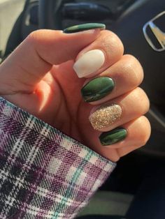 October Nails Fall Colors Green, White And Green Glitter Nails, Forest Green Dip Nails, Green And Gold Nail Designs Short, Simple Christmas Nails Dip Powder, Hunter Green Fall Nails, Green Fall Nails Ideas, Thanksgiving Nails Green, Fall Nails With Green