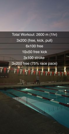 an empty swimming pool at night with the text total workout 250 m / h 6x200 free, kick, pull