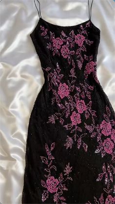 Einzelheiten:    Produkt: gh3154   Stoff: Tüll   Farbe: wie abgebildet, benutzerdefinierte Farbe   Rückendetails: Reißverschluss Black Sequin Prom Dress, Sequin Prom Dress, Ball Gowns Evening, Pretty Prom Dresses, Grad Dresses, Flower Beads