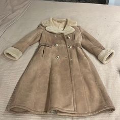 Get This Coat For The Super Cold Weather!:). I Purchased This Rare Vintage Californian Shearling And Suede Coat And Love Love Love It, But It Was A Bit Too Big For Me (I’m Really Petite) - So I Never Actually Wore It Even - It Definitely Needs To Go To Someone Who It Will Fit Better - It’s Way Too Beautiful To Sit In My Closet. Vintage Californian Size 12 ( Which I Believe Is Approximately A Size 8 Today). I Am 5’1” /105lbs And It’s Just Too Big For Me - Would Fit Bit Taller Better - Anywhere From 5’3”-5’8 Feel Free To Ask Me Any Questions And I Can Give You More Info. See Measurements In Photos - And 43” From Center Collar To Hem In Back Warm Winter Outfits Women, Coquette Coat, Extra Fits, Clothes Pieces, Fit Bit, Winter Outfits Warm, Cute Coats, Life Board, Funky Outfits