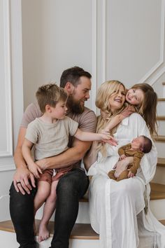 Family In Home Photoshoot, Amber Fillerup Clark, Sibling Poses, Newborn Family Photos, Family Picture Poses