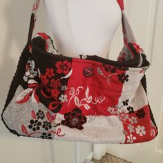 Handmade Womens Laptop Duffel Carry On Bag Nwt ($79.95---Probably Sold At Art/Craft Shows. Strap Pockets Floral Red Black There's A Hard Piece In The Bottom Of The Bag To Help It Keep Its Structure There Are Handmade Zipper Pulls Made Of Assorted Beads Approximately 17" Long And 13" Tall Would Make A Great Christmas Gift! Casual Red Fabric Bag, Red Fabric Bag For Everyday Use, Red Fabric Shoulder Bag For Travel, Casual Red Fabric Shoulder Bag, Red Fabric Shoulder Bag For Daily Use, Red Fabric Bag For Daily Use, Casual Red Bag With Snap Closure, Reversible Red Shoulder Bag For Everyday, Red Reversible Shoulder Bag For Everyday