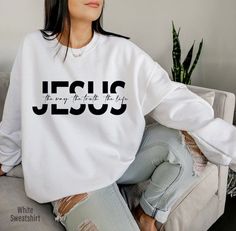 Jesus Gift, Jesus Clothes, Christian Shirts Designs, Idee Cricut, I Do What I Want, Hoodie Allen, Cute Shirt Designs, Jesus Shirt, Jesus Shirts