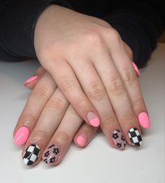 Light Pink Checkered Nails, Checkered Valentines Nails, Nails With Checkers, Purple Checkered Nails, Checkered Flag Nails, Black Checkered Nails, Fun Black Nails, Pink Checkered Nails, Checkerboard Nails