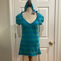 Brand New Y2k Fang Turquoise V-Neck Striped Hooded Tunic Top This Vintage Y2k Style Tunic Top Is Perfect For Any Fashion-Forward Woman. The Turquoise Striped And Speckled Pattern Adds A Pop Of Color To Any Outfit The Scoop V-Neckline And Tunic Style Provide A Flattering Fit. Made From Soft 99% Cotton Material, This Top Is Both Comfortable And Stylish. The Brand, Fang, Is Known For Their Quality Clothing And Attention To Detail. This Top Is A Great Addition To Any Wardrobe And Is Sure To Turn Hea Turquoise Y2k, Girly Tops, New Y2k, 2000s Clothes, Hooded Tunic, Sublimation Ideas, Tunic Hoodie, Tunic Style, Tunic Styles