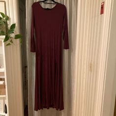 Maroon Floor Length Xl Maxi Dress With Long Sleeves And A Side Slit From Lulus. Only Tried On, Never Worn Out. I Bought This For A Wedding, But Ended Up Being A Bridesmaid And Needing Something More Formal. Extremely Comfortable Fabric. Stretch Fabric That Can Flatter A Wide Range Of Sizes! Being A Bridesmaid, Maroon Maxi Dress, Maxi Dress With Long Sleeves, Dress With Long Sleeves, Lulu Dresses, A Wedding, Floor Length, Stretch Fabric, Long Dress