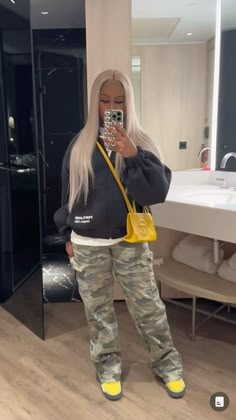 Paris Outfit Ideas, Camo Pants Outfit, Cute Highschool Outfits, Clueless Outfits, Casual Outfit Inspiration, Outfit Inspo Casual, Chill Outfits, Camo Pants