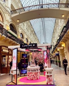 #gum #weekend #moscow #girls #parfum #lancome #gum #weekend #moscow #girls #parfum #lancome Moscow Girls, Versailles, Moscow, Makeup Artist, Gum, Makeup