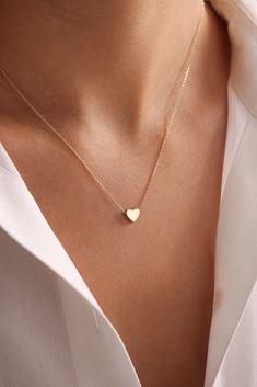 We carefully design these jewels that you will wear as a symbol of the eternity of your love. 🔻Gold Necklace will look amazing on your lover's neck! 🔻Unique Dainty Necklace will bring luck to your relationship! 🔻Handmade Boho Jewelry For Women will make you share an unforgettable moment with your lover. 💖 This exquisite ring is the perfect way to express your loving words! 🔒 It is ideal for crowning your loyalty to each other and uniting with infinite love. 🎁 It is one of the most meaningf Simple Gold Jewelry, Simple Elegant Jewelry, Necklace Women Gold, Stylish Jewelry Accessories, Dainty Heart Necklace, Gold Minimalist Jewelry, Schmuck Gold, Dainty Jewellery, Handmade Boho Jewelry