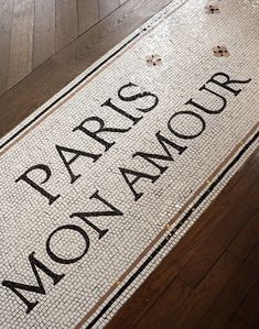 a welcome mat with the word paris on it in black and white letters that read, paris's mayor