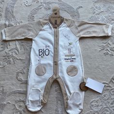 Nwt Organic Baby Romper With Tags. Very Soft Cotton, 6-9 Months. Check Out My Listing For More Sizes Casual Cream Onesie For Playtime, Cream Casual Onesie For Playtime, Casual Cream Onesie For Playwear, White Long Sleeve Playwear For Babies, Organic Cotton Baby, Month Colors, 9th Month, Organic Baby, Cotton Baby