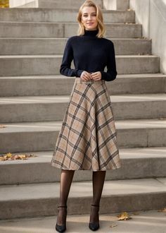 Wool Skirt Outfit Fall, Cool Winter Fall Outfits, Women Fall Casual Outfits, Professional Christmas Outfits, 1950 Fall Fashion, Vintage A Line Skirt, Library Chic Fashion, Tartan Midi Skirt Outfit, Brown Full Skirt For Winter