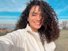 Happy curls make me happy 💕 . 📸 : Via IG nathalie_llan #curls #mycurls #care #curlyhair #careforhair #shorthair #curlyhairgirl #curlyhairs #curlyhairgang #curlyhairstyles #curlyhairday #curlyculture #naturalhair #curlyhairstyle #curlyhairgoals #curlygirlmethoduk #curlyhairgirls #curlygirlmagic #curlygirlswag Curly Girl Hairstyles, Hair Day, Make Me Happy, Hair Ideas