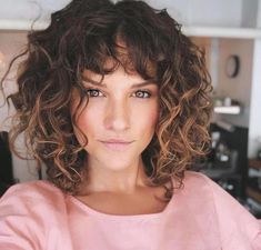 Layered Curly Hair, Curly Hair Photos, Haircut Curly, Haircuts For Curly Hair, Curly Hair Inspiration, Hair Natural, Curly Hair Cuts