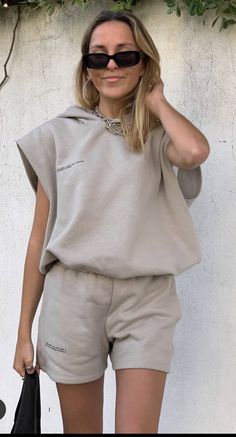 Sleeveless Hoodie, Sleeveless Pullover, Shorts Casual, Hoodie Outfit, Casual Summer Outfit, Casual Hoodie, Moda Fashion, Comfy Outfits