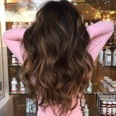 Dark Brown Hair with Highlights Black Hair Hairstyles, Chestnut Highlights, Studio Bag, Hair 2018, Ombré Hair, Dark Brown Hair Color, Hair Color Highlights, Trendy Hair Color, Hair Brown