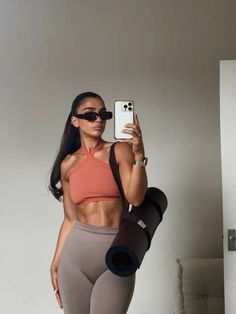 Yoga Baddie, Gym Influencer, Gym Baddie, Gym Fashion Women, Workout Aesthetics, Comfy Workout Outfits, Gym Fitness Motivation, Gymwear Outfits, Gym Aesthetic