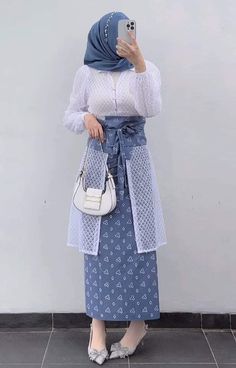 Tunik Hijab Style, Kebaya Simple, Dress Brokat Modern, Kondangan Outfit, Kebaya Modern Dress, Batik Clothing, Kebaya Dress, Batik Fashion, Ootd Dress