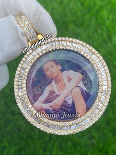 925 Silver Memory Picture Pendant Iced out Custom Photo Pendant Custom VVS Moissanite Necklace Personalized Circle Photo Hip Hop Pendant Men, custom pendant, handmade pendant, letter pendant, letter pendant, birthday gift, hip hop pendant, men's pendant, personalized pendant, photo pendant, Cuban link chain, gifts for him, Moissanite pendant, iced out pendant, iced out necklace, diamond pendant, diamond necklace, customized pendant ➤ 𝐓𝐲𝐩𝐞: 𝐌𝐨𝐢𝐬𝐬𝐚𝐧𝐢𝐭𝐞 𝐃𝐢𝐚𝐦𝐨𝐧𝐝 ➤ 𝐂𝐚𝐫𝐚𝐭 𝐰? Customized Silver Round Jewelry, Customized Silver Jewelry, Customizable Round Diamond Necklaces, Customizable Round Diamond Necklace, Customized Silver Jewelry With Cubic Zirconia, Customizable Round Diamond Jewelry, Personalized Moissanite Jewelry As Gift, Personalized Moissanite Jewelry For Gifts, Personalized Moissanite Jewelry Gift