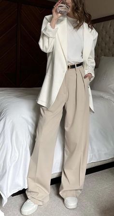 Cream Pants Outfit Women, Beige Pantalon Outfit, Formal Ootd, How To Look Expensive, Simple Style Outfits, Desi Fashion Casual, Beige Outfit, Korean Casual Outfits