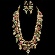 High Quality Mix Gold Tone Emerald Necklace Stone Necklace, Mix Quartz Emerald Necklace, Oval Emerald Necklace, Rainbow Jaipuri Indian Bridal Jewellery, Royal Indian wedding jewelry, Baroque Pearl & Bead necklace, statement necklace, sabyasachi jewelry, Indian jewelry Features Suitable for All Occasions & Indian Attire Kundan Earrings With Carving Handwork Perfect For Indian Weddings And Celebrations Length: Mala is 30 Inches + Adjustable Thread Material - Brass Plating - Gold Gemstone: Kundan Jewellery Set, Sabyasachi Jewellery, Kundan Jewelry, Indian Necklace, Kundan Necklace, Bollywood Jewelry, Beaded Jewellery, Pakistani Jewelry, Indian Wedding Jewelry