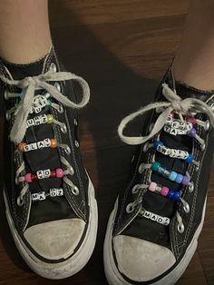 Painting On Black Shoes Ideas, Emo Shoes Converse, Drawings On Shoes Grunge, Emo Shoes Drawing, Shoes With Beads On Laces Converse, Converse Shoes Beads, Black Converse Designs, Shoe Decorations Diy Converse, Black Converse Custom Ideas