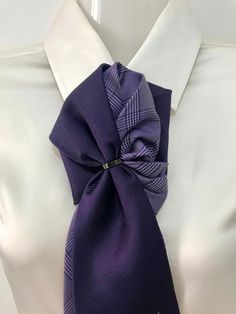 Elegant women's tie, 100% silk, made in Italy.  Luxury neck accessory for fashion lovers, high quality. Hand-made. The tie is ready to wear, the knot is tied and sewn on.  There is no need to tie anything. It is put on and fastened with a button (clasp). The product is unique because it is always hand-made, and then never find the same tie in all over the world.