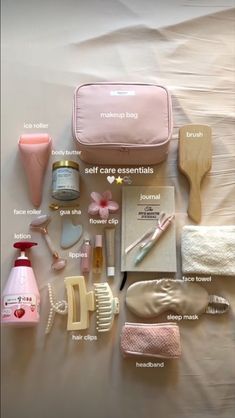 Summer Bag Essentials, Everyday Bag Essentials, Girly Christmas, Makeup Bag Essentials, School Bag Essentials, Travel Bag Essentials, Inside My Bag, Purse Essentials, Handbag Essentials