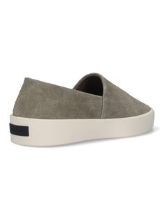 Fear Of God espadrilles sneakers in grey suede with slip-on fit, logo label detail on the back, white rubber sole. Composition: 100% Leather Espadrilles Sneakers, Fit Logo, Officine Creative, Burberry Hat, John Lobb, 90s Streetwear, Valentino Men, Logo Label, Grey Suede