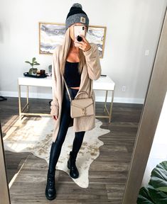 Carhartt Beanie Outfit, Black Leggings Casual, Leggings Outfit Ideas, Wineries Outfit, Leggings Outfit Fall, Leggings Outfit Casual, Beanie Outfit, Carhartt Beanie