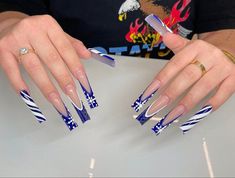 Blue And Black Christmas Nails, Christmas Nail Blue, Long Christmas Acrylic Nails, Royal Blue Christmas Nails, Christmas Nail Designs Blue, Baby Blue Christmas Nails, Blue Christmas Nail Designs, Easy Nail Design, Nail Art 2023