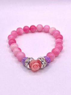 Handmade beaded bracelet with purple roses. Complete with a pink rose in the middle Rose Violette, Rose Bracelet, Kawaii Jewelry, Purple Rose, Bracelets Handmade Beaded, Purple Roses, Pink And Purple, Pink Rose, Beaded Bracelet