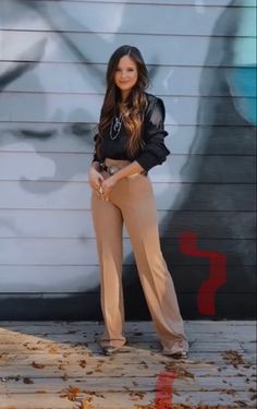 Western Pant Suit Women, Stylish Business Outfits Professional, Western Outfits Women Interview, Business Professional Western Outfits, Western Bussines Attire, Western Style Office Outfits, Bootcut Slacks Outfit, Teacher Western Outfit