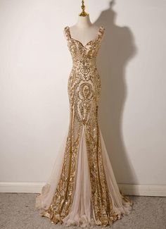 Gold Masquerade Dress, Great Gaspy Prom, Great Gatsby Prom Dresses, Great Gatsby Prom, Brides Maid Gown, Prom Dress Inspo, Prom Dress Inspiration, Cute Prom Dresses, Long Prom Dresses