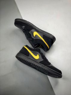 Air Jordan 1 Low Black Yellow 553558-071 Walk the talk and make a statement with our top-quality Sneakers. Shop now and step up your shoe game! Please carefully choosing the size number according the size chart as we CAN NOT offer return or refund if you choose a wrong size.The product need 3-5 business days to check the quality before shipping.Our High Quality Shoes models are various, please contact to our support to ask for the model you need.Because each device displays a different color. Therefore, the actual color of the item may not be 100% the same as the [...] Air Jordan 1 Low Black, Outfits Jordans, Jordan 1 Blue, Jordans Outfit, Blue Chill, Sneaker Nike, Sneakers Street, Sneakers Jordans, Yellow Nikes