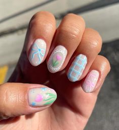 Summer Nails Floral, Soft White Nails, Floral Nails Summer, Nail Colors Gel Polish, Korean Nail Trends, Gel Polish Summer, Nail Art Soft, Korean Gel Polish, Delicate Nail Art